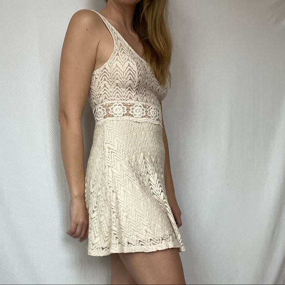 Vintage white crochet style dress - Picture 5 of 14